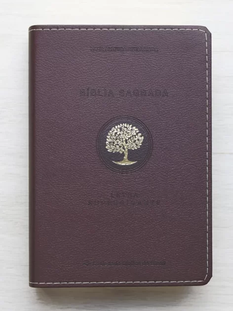 Bíblia Sagrada | Letra Supergigante | NAA | Capa Vinho Árvore